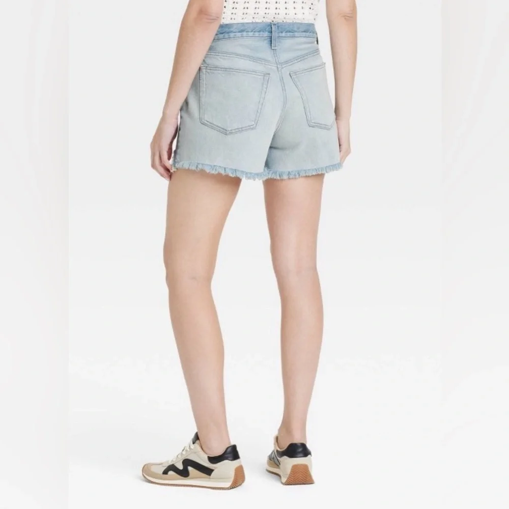 Universal Thread Women’s Mid-Rise 90's Baggy Denim Shorts Light Wash Size 12